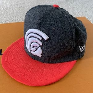 Fitted Hawaii Imua grey and red SnapBack